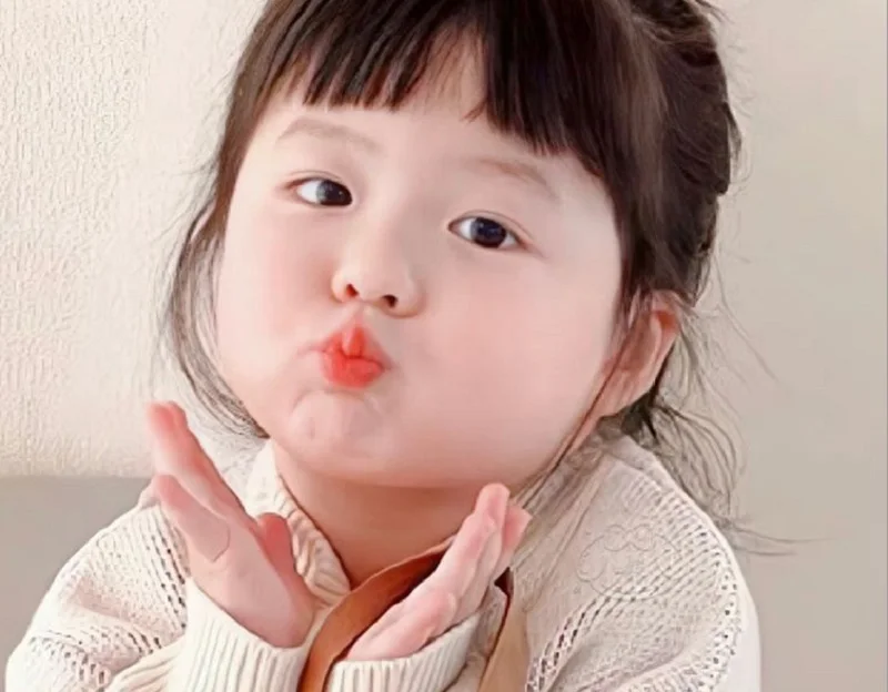 Ảnh bé gái đẹp, dễ thương mang lại sự tự nhiên và cuốn hút.