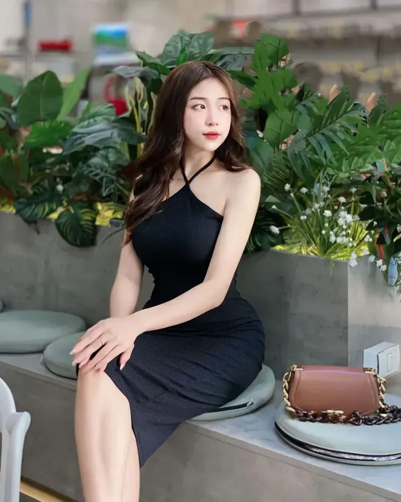 Gái xinh TikTok Hàn Quốc gây ấn tượng mạnh mẽ với phong cách thời trang và vũ đạo tuyệt vời.