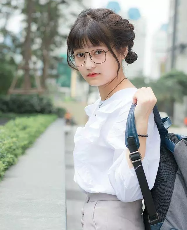 Mặt gái k7, đáng yêu và cực kỳ cuốn hút.
