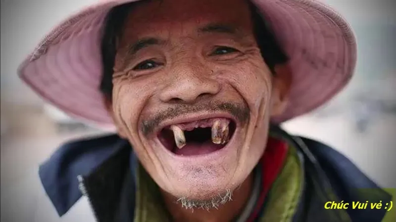 Meme cười ngượng với những biểu cảm hài hước.