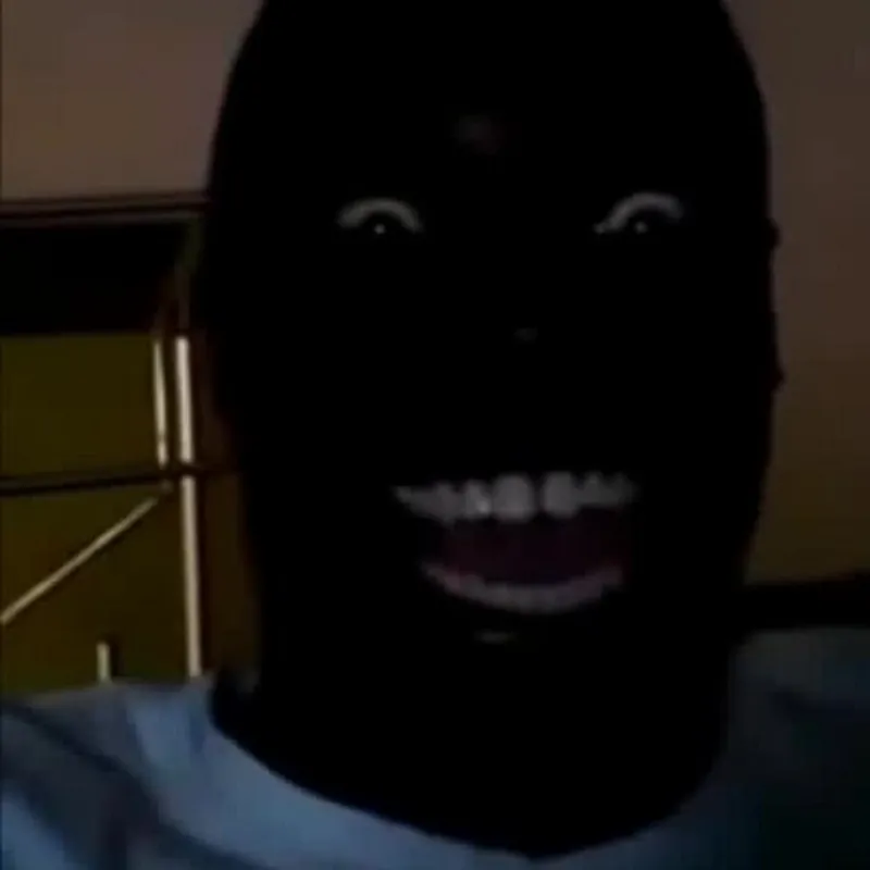Meme cười nhe răng dễ thương và hài hước.