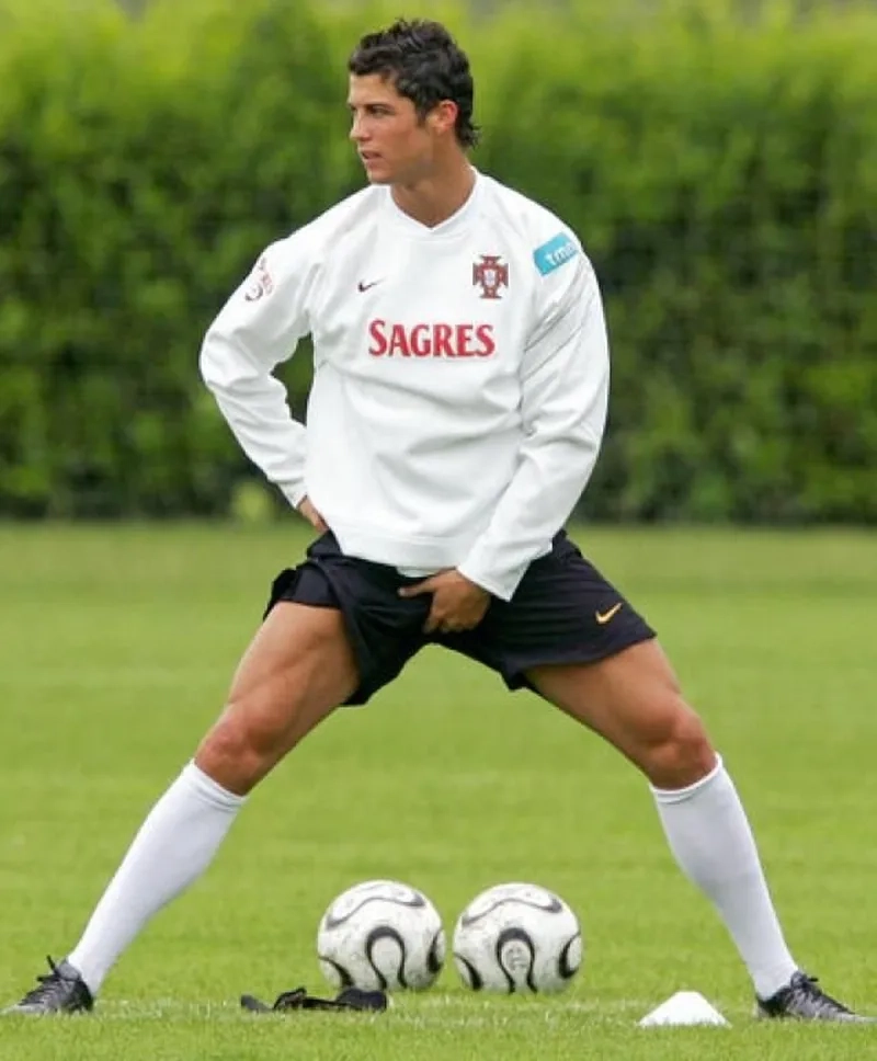 Messi vs Ronaldo meme luôn mang đến những tình huống hài hước giữa hai huyền thoại.