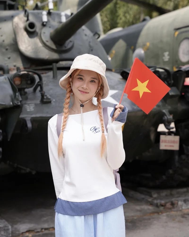 Nghe giọng hát ngọt ngào của Ca sĩ Hoàng Yến Chibi