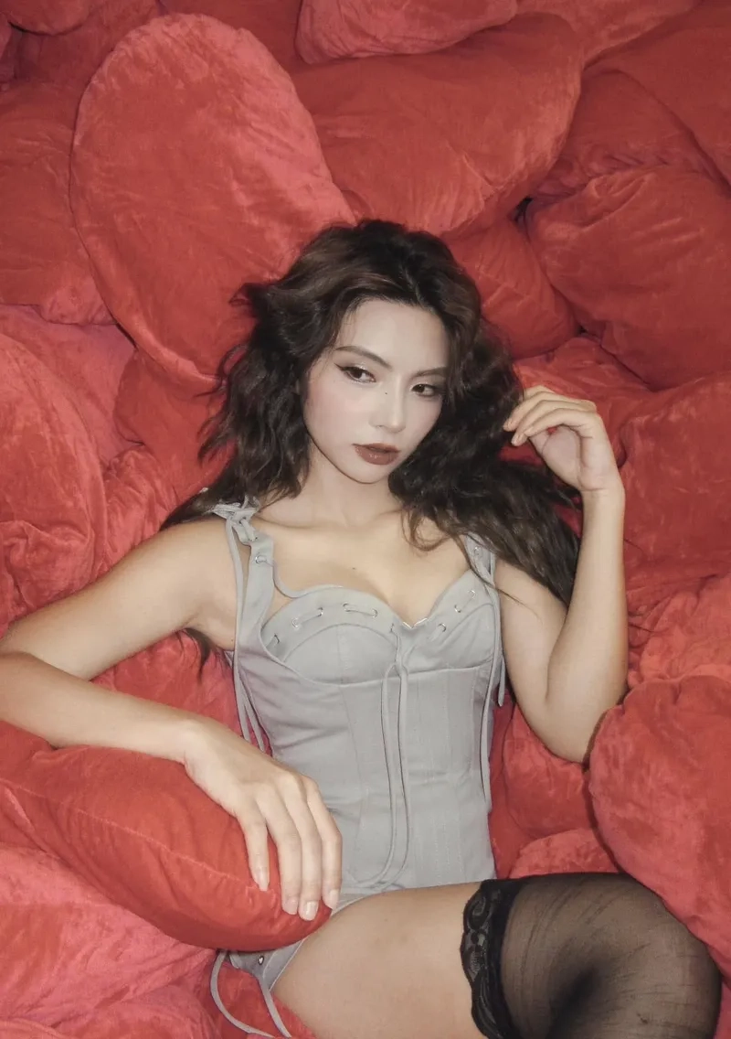Nghe ngay MaiQuinn Em Xinh Say Hi bản hit gây sốt