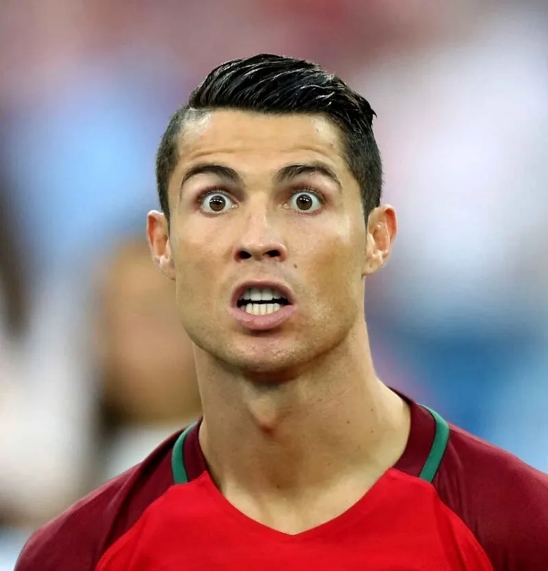 Ronaldo cry meme khiến người xem bật cười với những biểu cảm đầy cảm xúc.