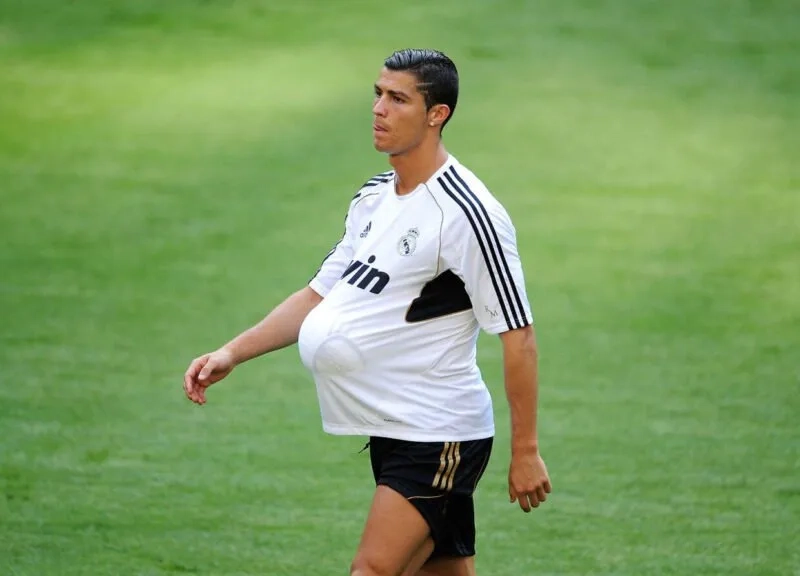 Ronaldo khóc meme tạo ra những khoảnh khắc gây chú ý nhờ vẻ biểu cảm xúc động.