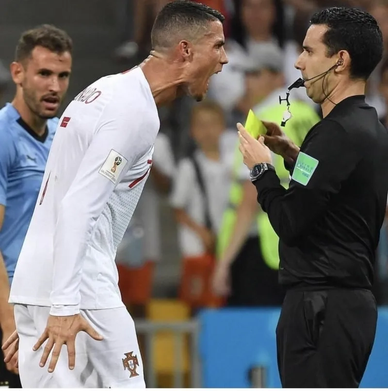 Ronaldo smile meme gây ấn tượng mạnh mẽ với nụ cười đặc trưng của siêu sao.